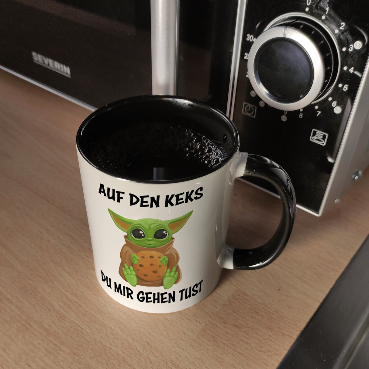 Baby-Alien Kaffeebecher mit Spruch Auf den Keks du mir gehen tust
