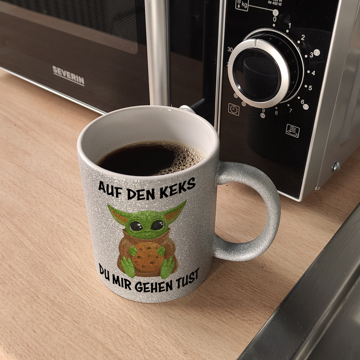 Baby-Alien Kaffeebecher mit Spruch Auf den Keks du mir gehen tust