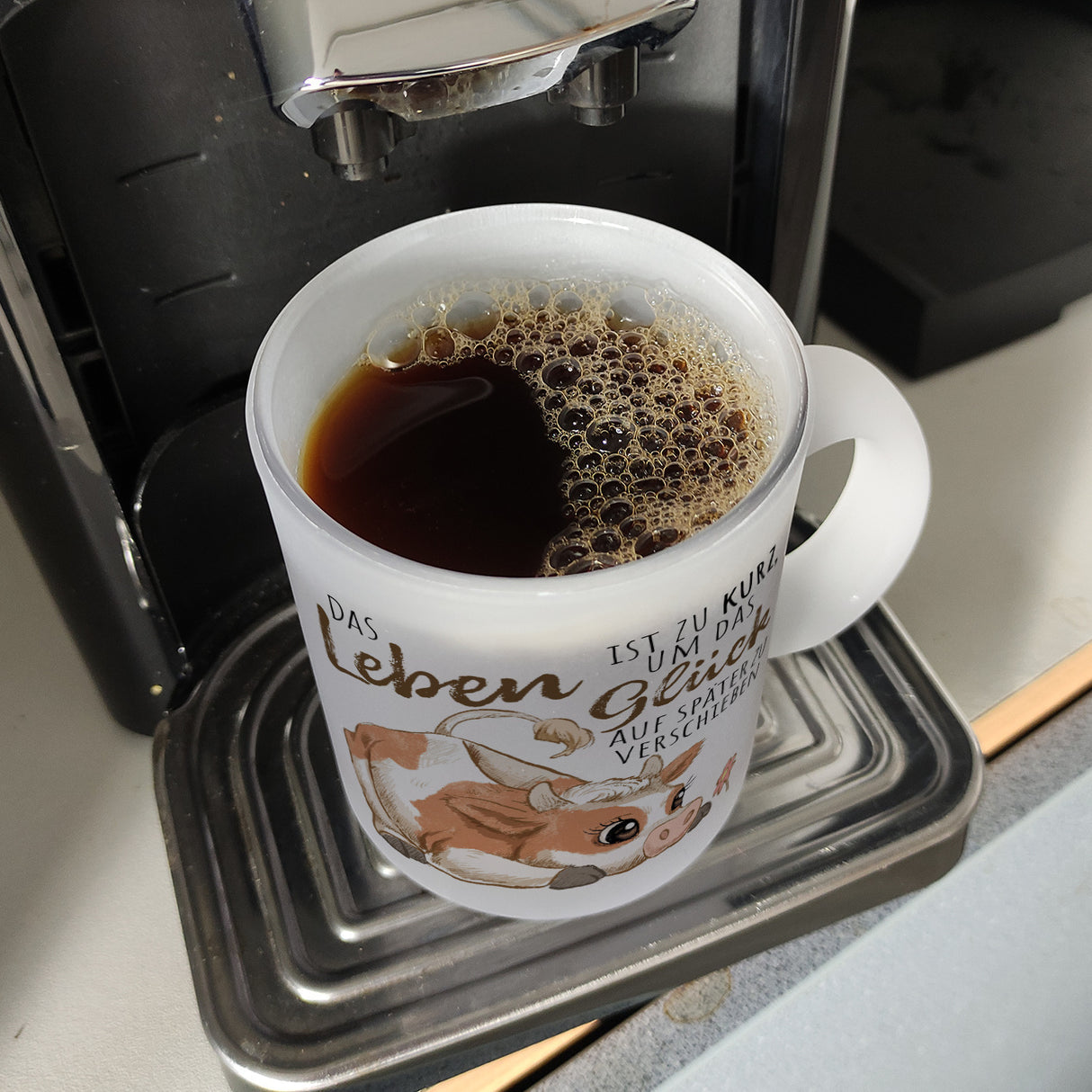 Kuh Kaffeebecher mit Spruch Das Leben ist zu kurz um das Glück zu verschieben