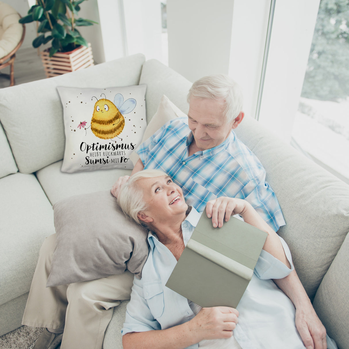 Pummel Biene Kissen mit Spruch Optimismus heißt rückwärts Sumsi mit Po