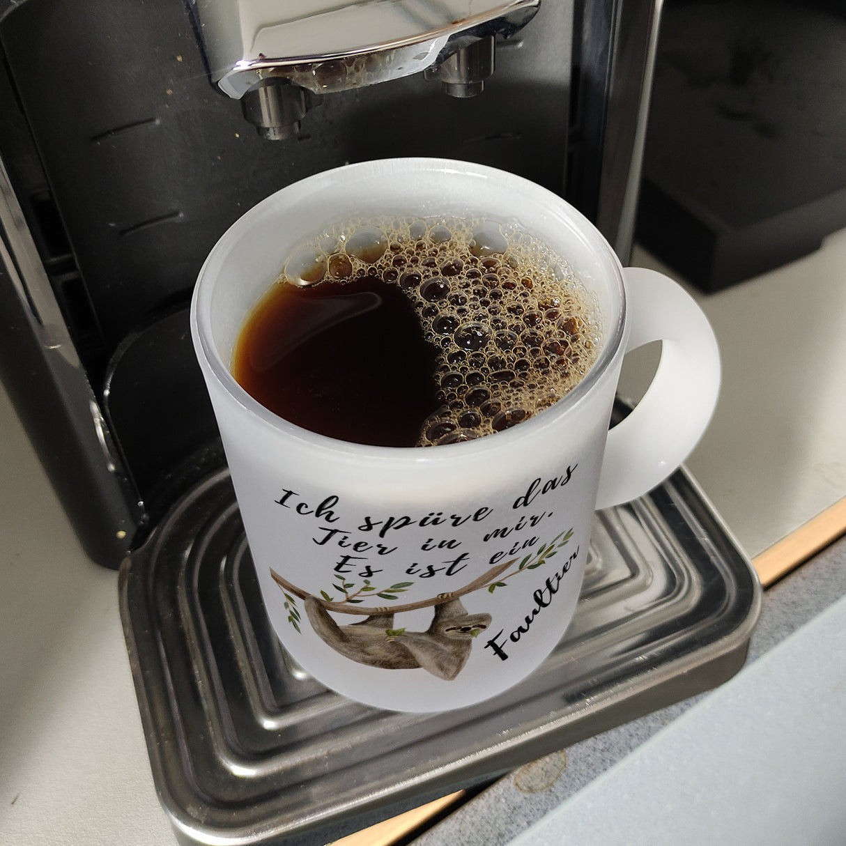 Faultier Kaffeebecher mit Spruch Ich spüre das Tier in mir