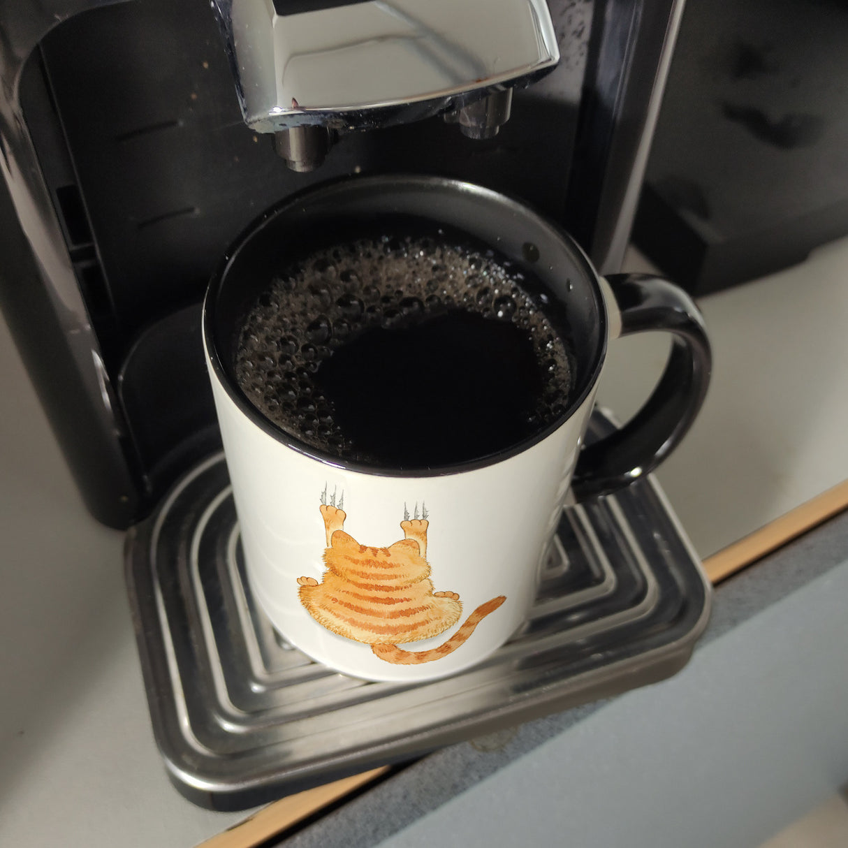 Aggressiver Kater Kaffeebecher