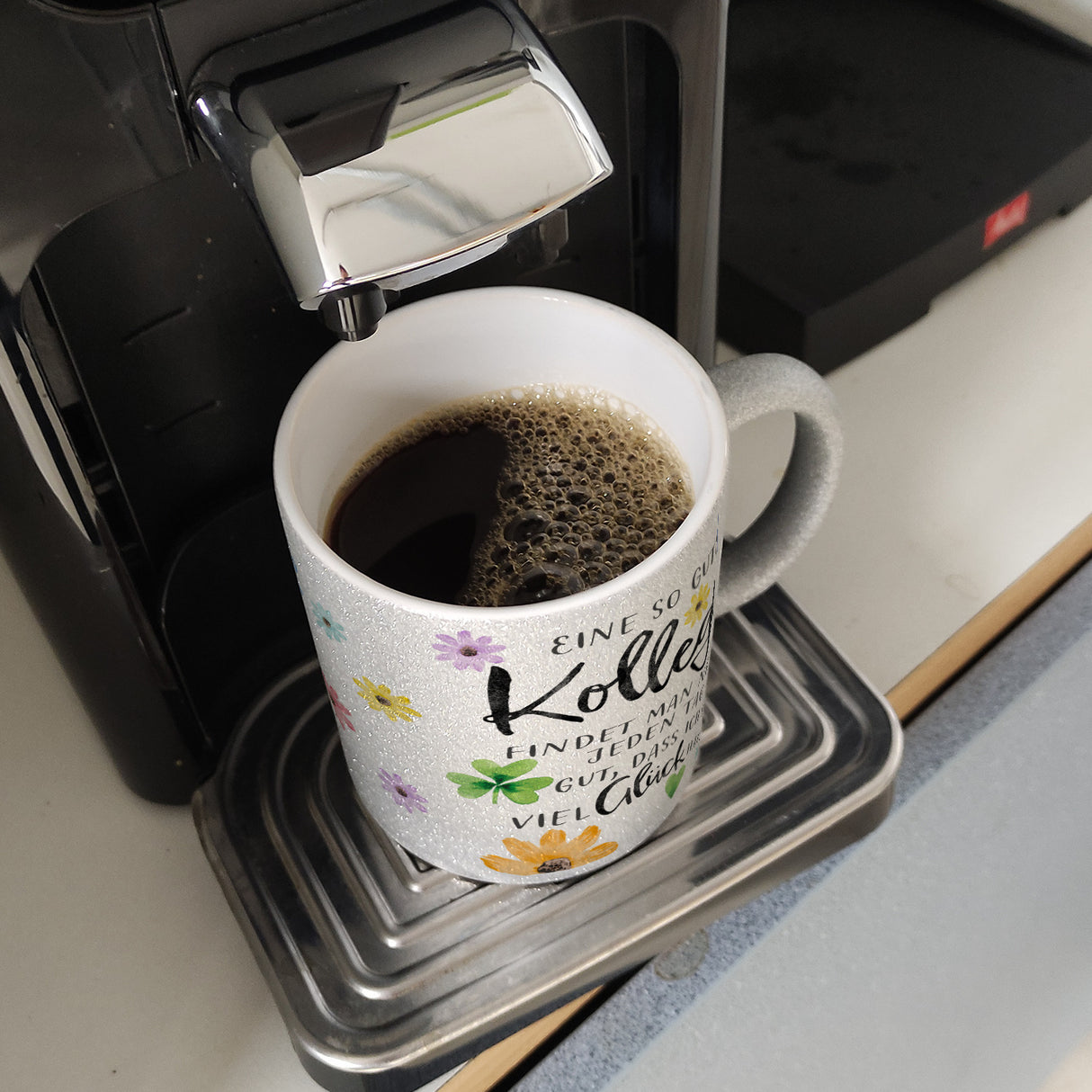 Blumen Kaffeebecher mit Spruch Glück gehabt mit toller Kollegin