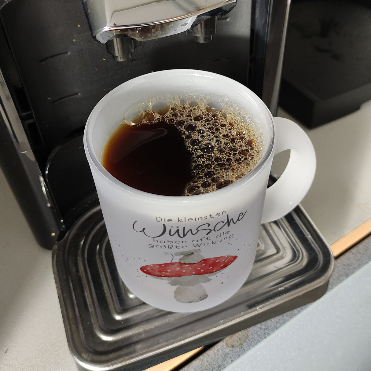Maus auf Fliegenpilz Kaffeebecher mit Spruch Kleinste Wünsche größte Wirkung