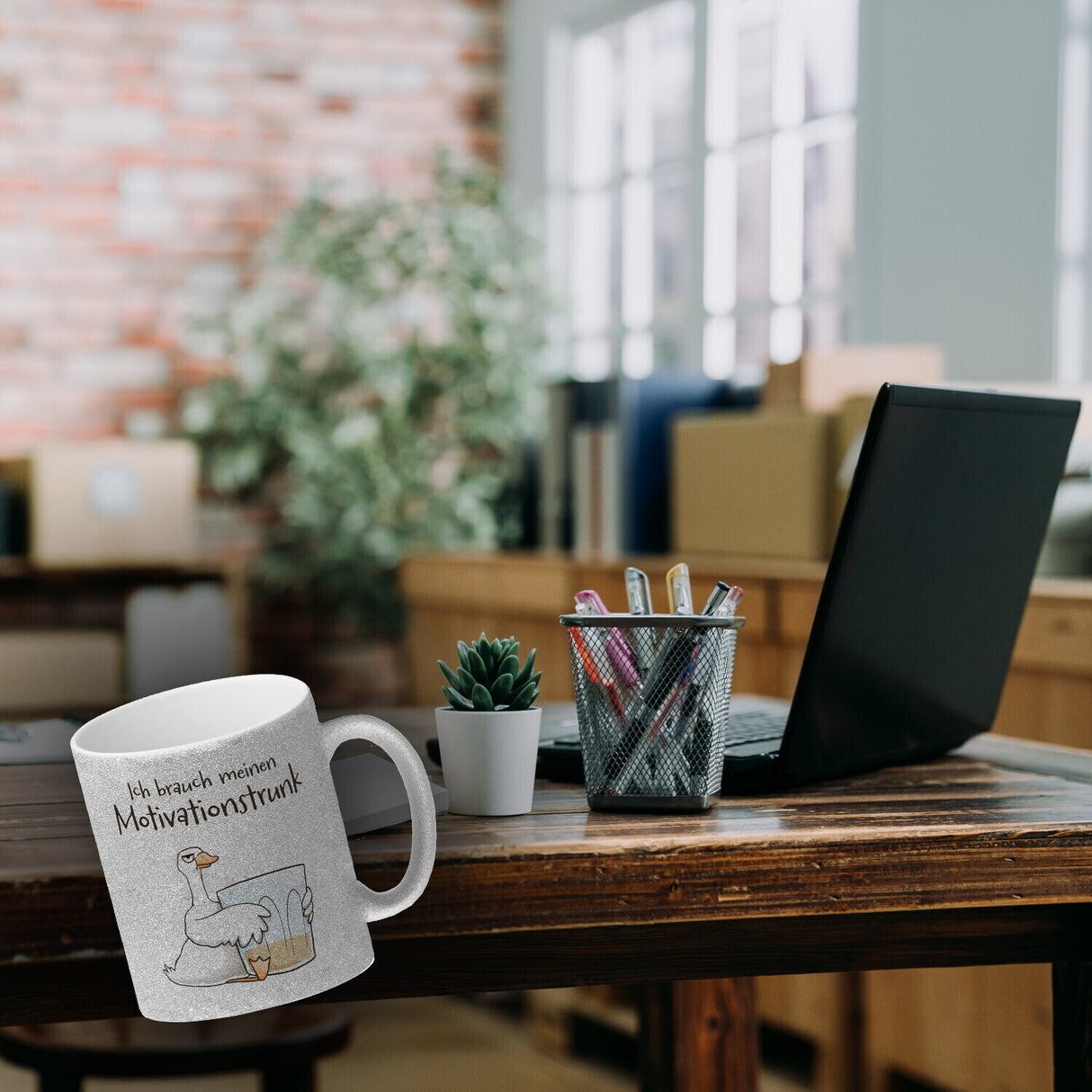 Gilbert die Gans Kaffeebecher mit Spruch Ich brauch meinen Motivationstrunk