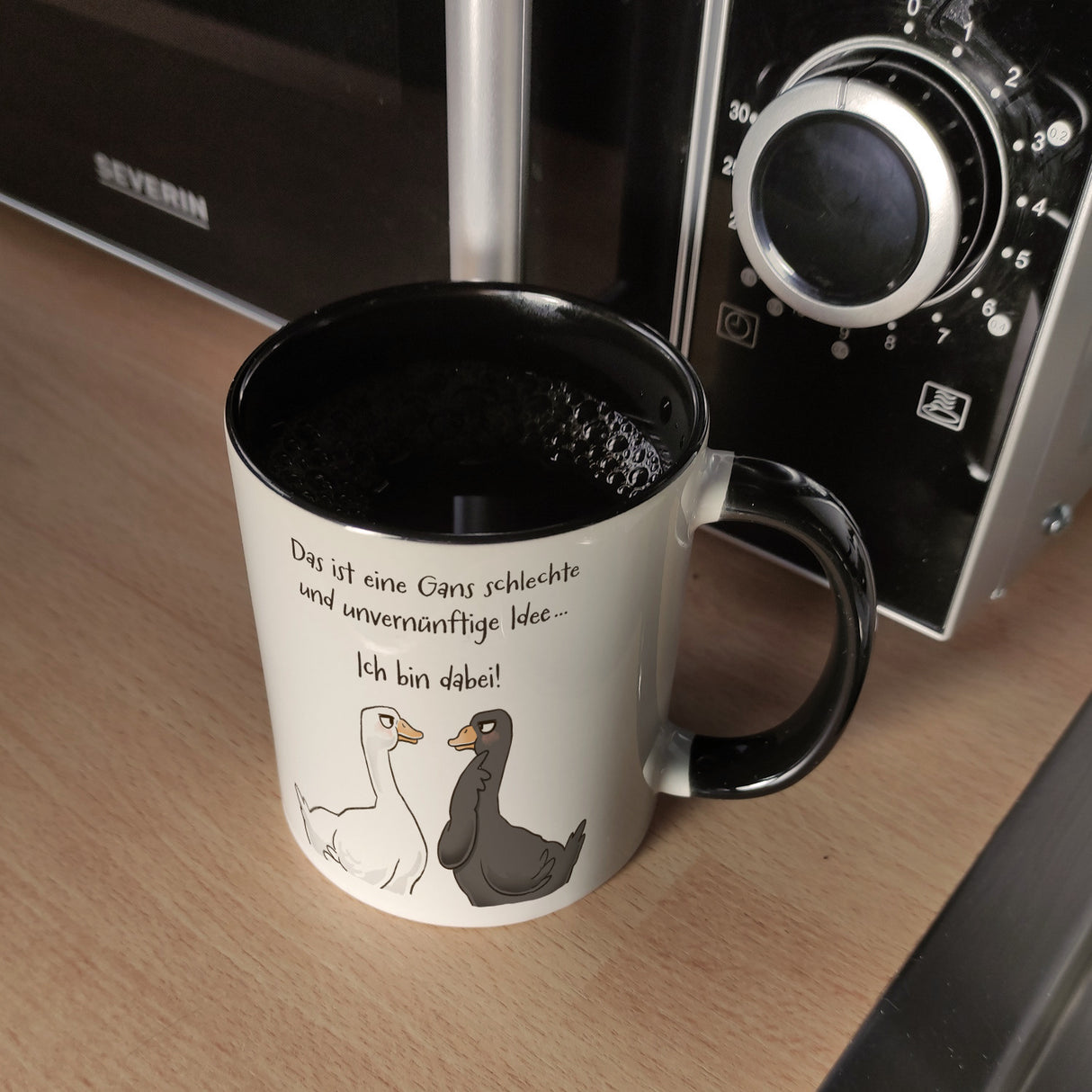 Gilbert die Gans Kaffeebecher mit Spruch Schlechte Idee - Bin dabei