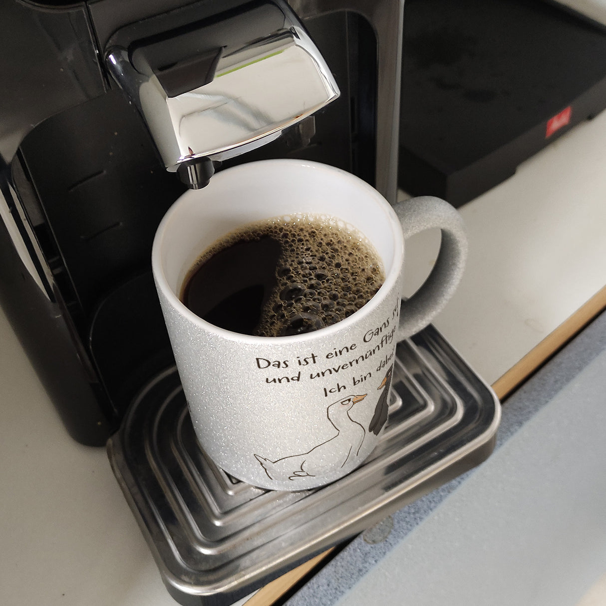 Gilbert die Gans Kaffeebecher mit Spruch Schlechte Idee - Bin dabei