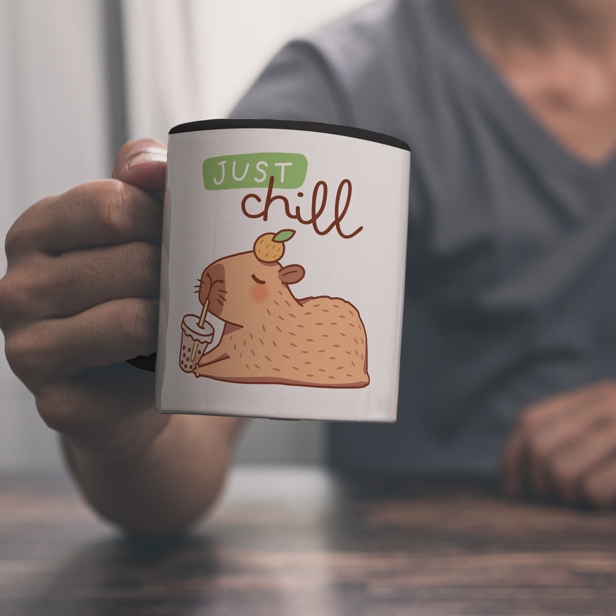 Capybara mit Bubble Tea Kaffeebecher mit Spruch Just Chill