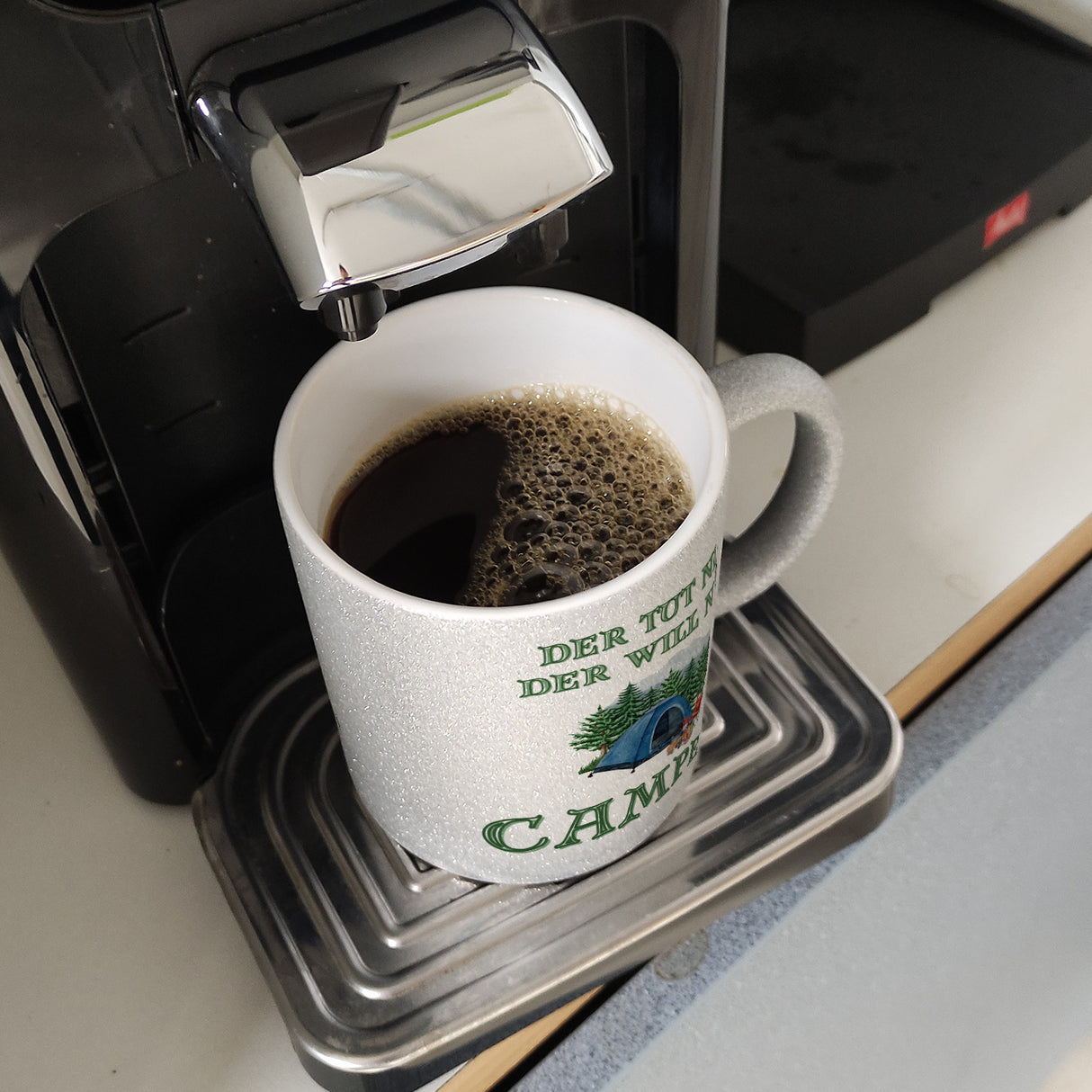 Campen Kaffeebecher mit Spruch Der tut nix der will nur Campen