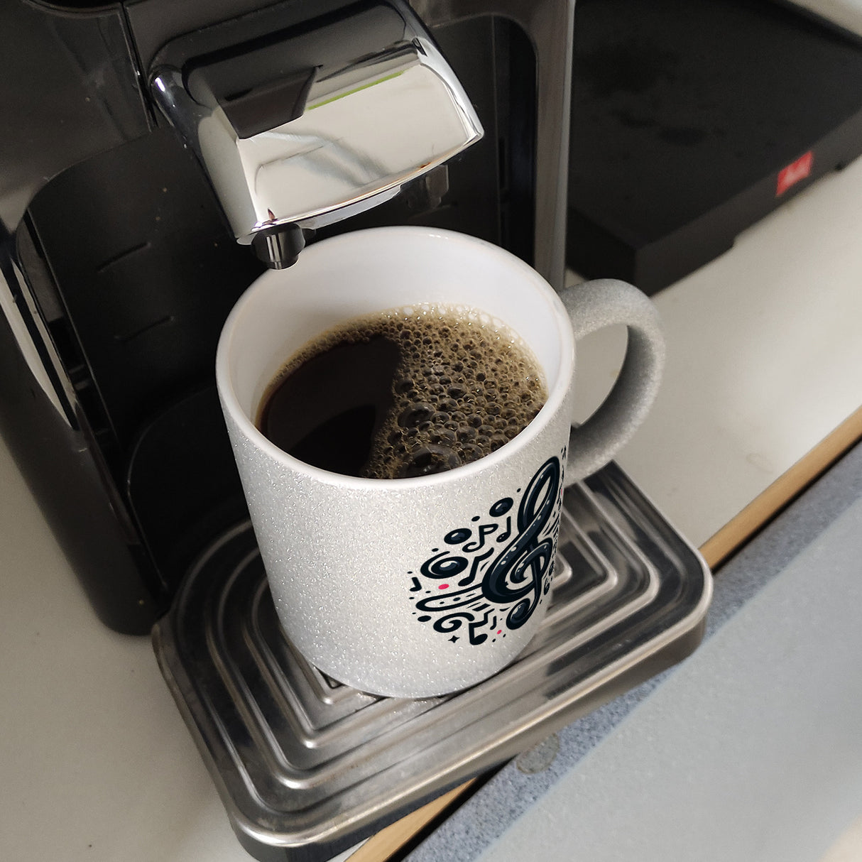 Musiknoten und Notenschlüssel Kaffeebecher