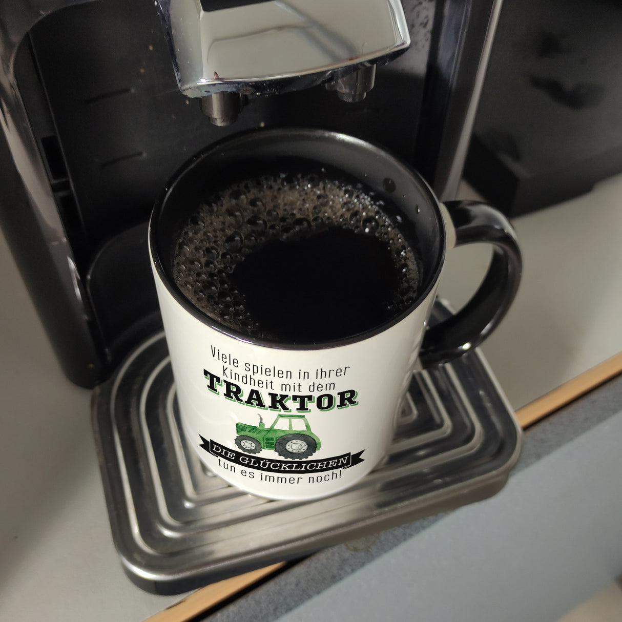Traktor Kaffeebecher mit Spruch Kindheitsträume - Für immer Traktor fahren