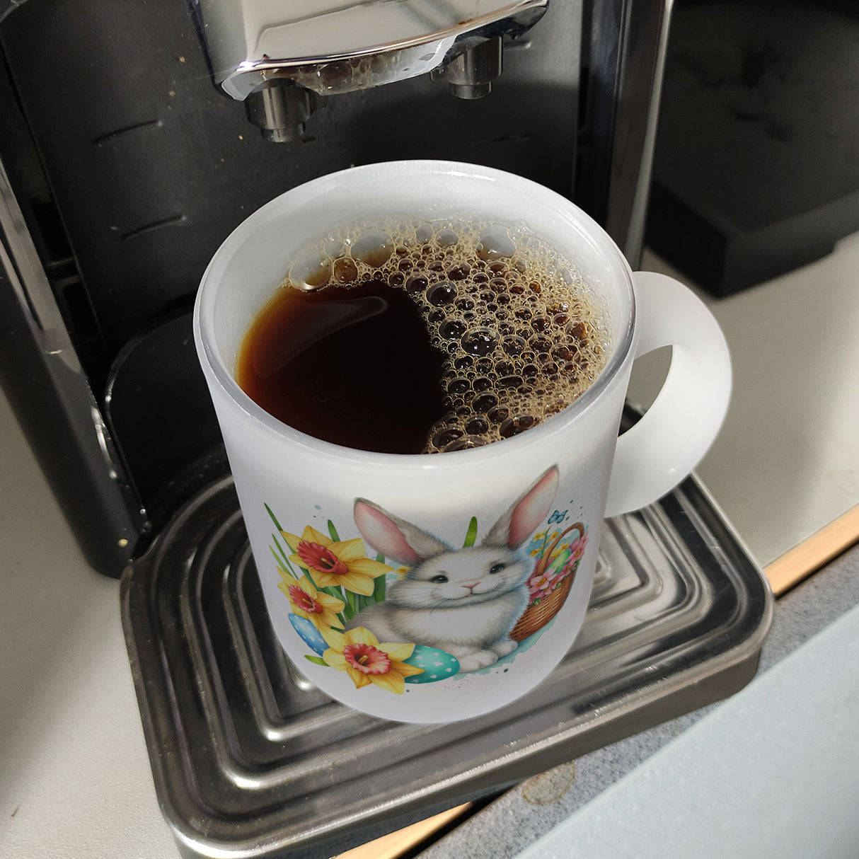 Osterhase mit Osterglocken Kaffeebecher