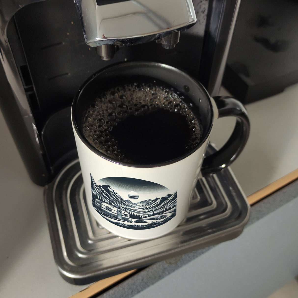 Camping in den Bergen Kaffeebecher