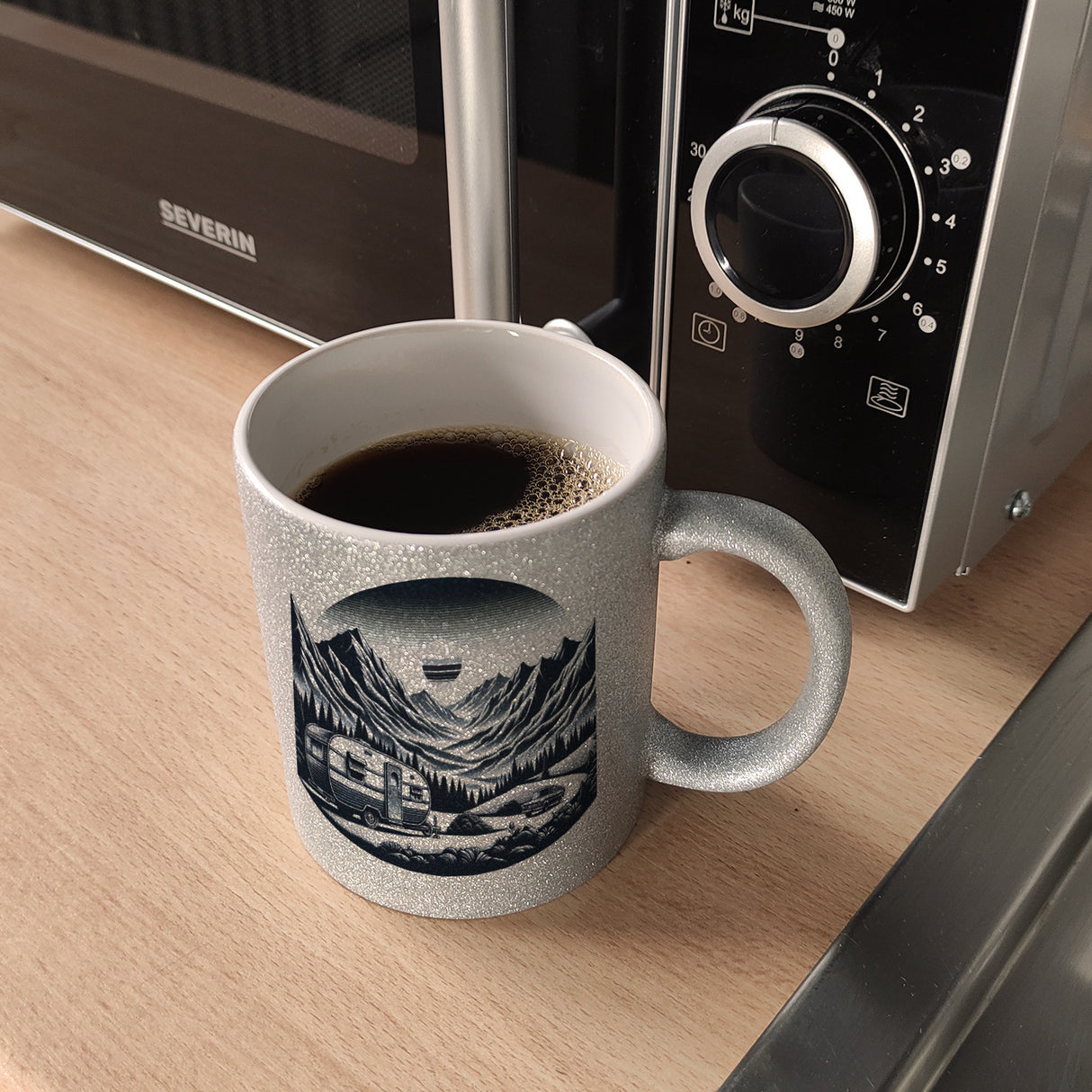 Camping in den Bergen Kaffeebecher