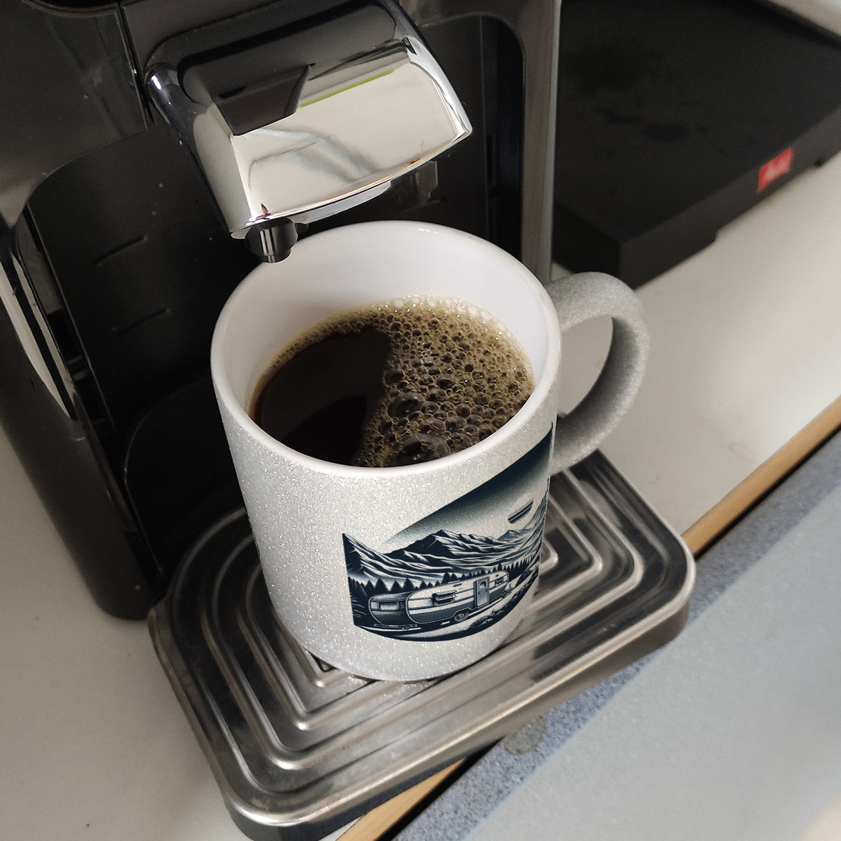 Camping in den Bergen Kaffeebecher