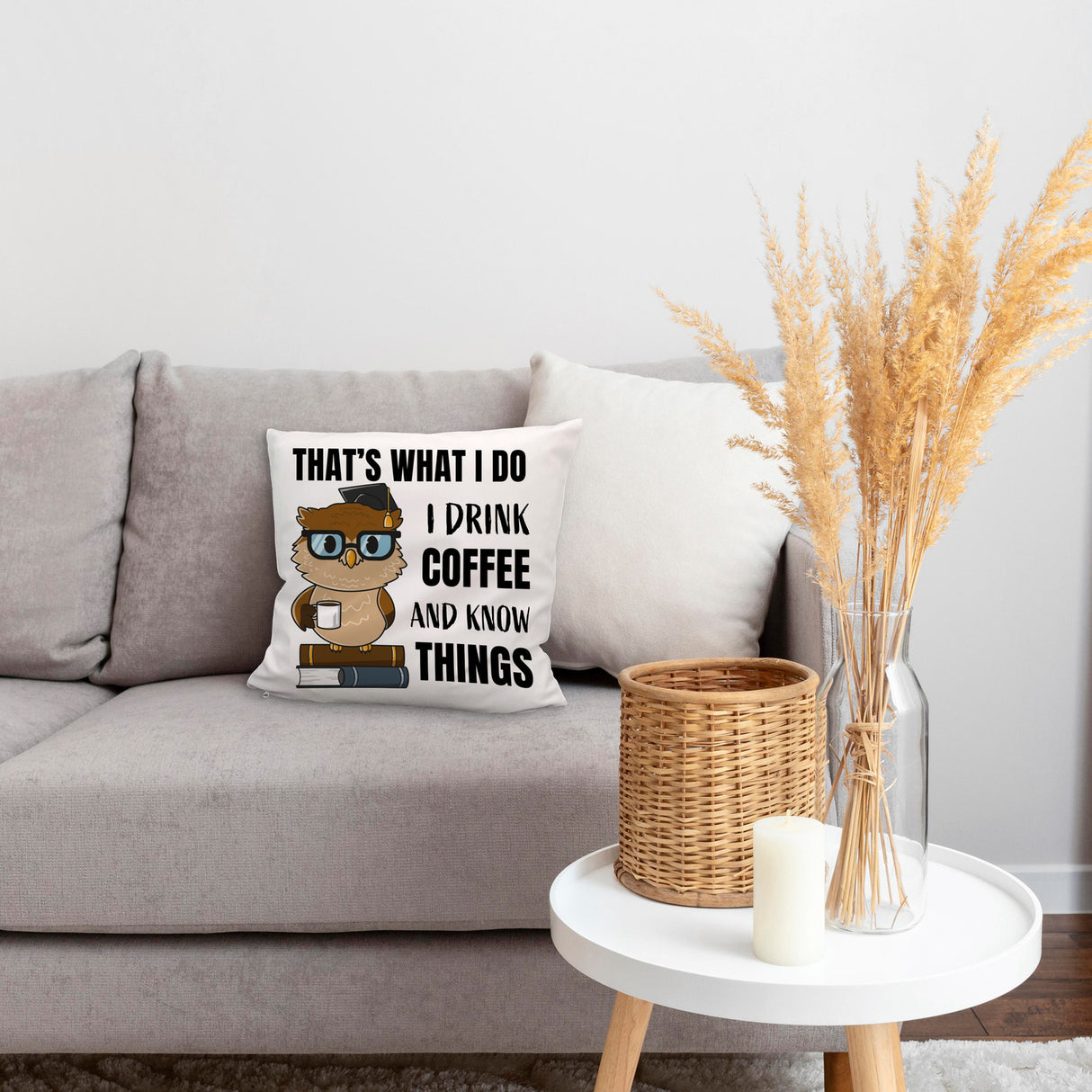 Eule Kissen mit Spruch I drink coffee and know things