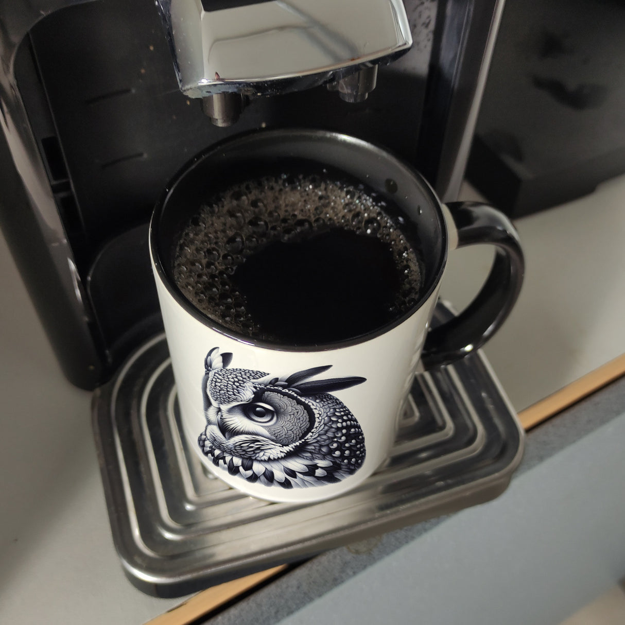Schwarze Eule Kaffeebecher