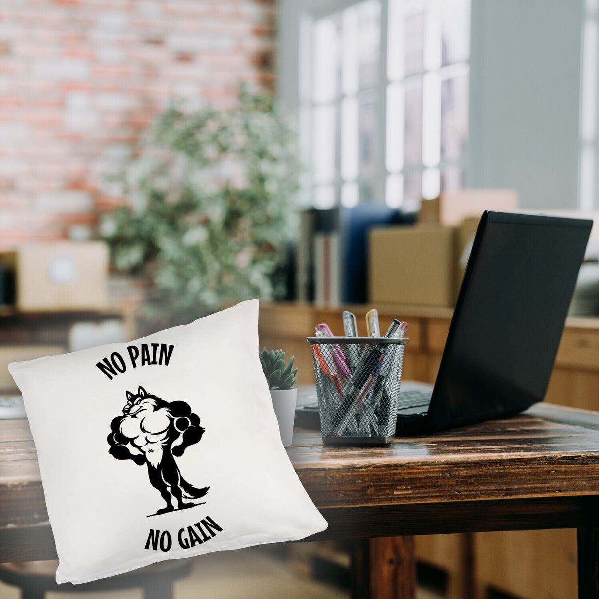 Muskulöser Fitness-Wolf Kissen mit Spruch NO PAIN NO GAIN