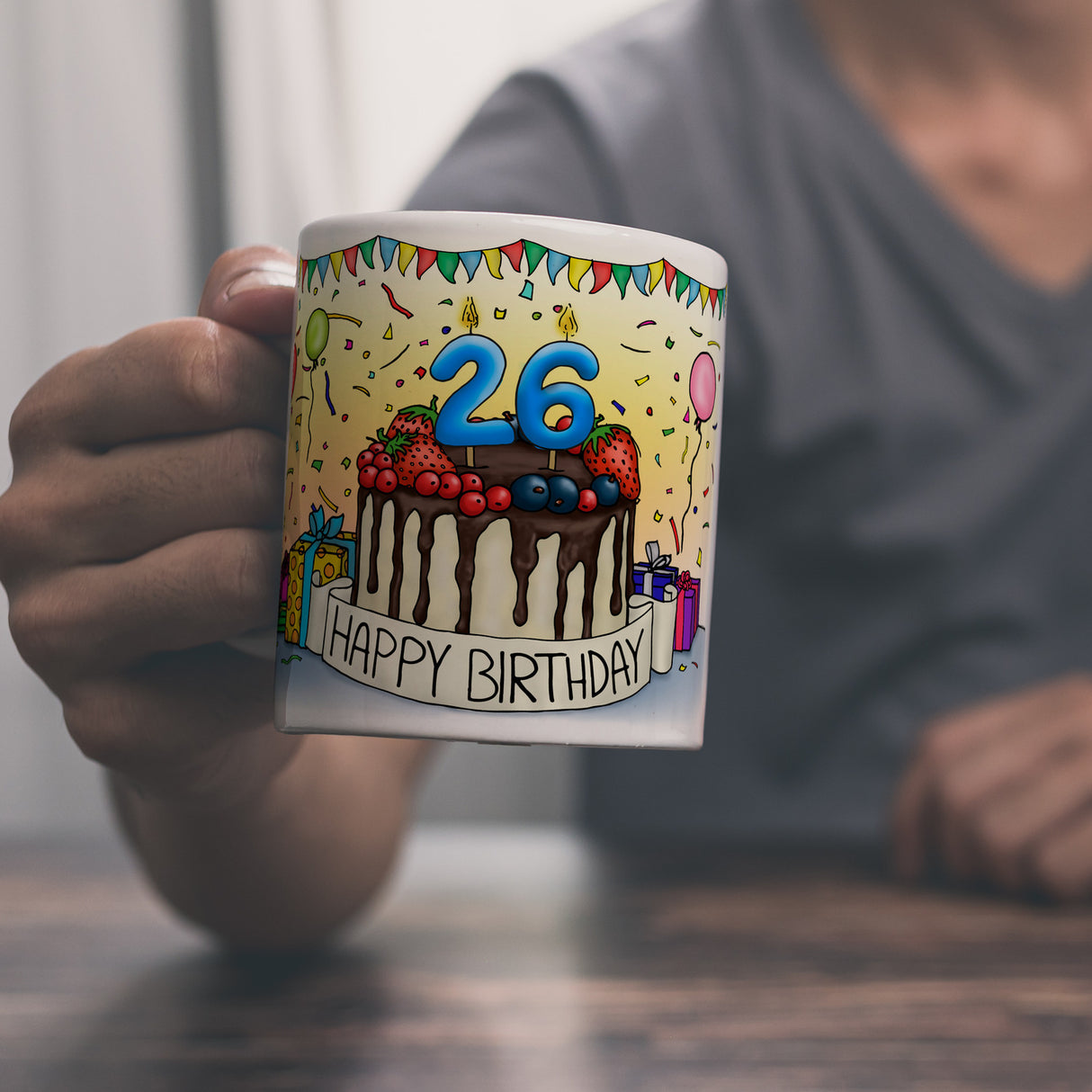 26. Geburtstag Tasse mit Kuchen und Geschenk und Anhänger: zum 9497. Tag