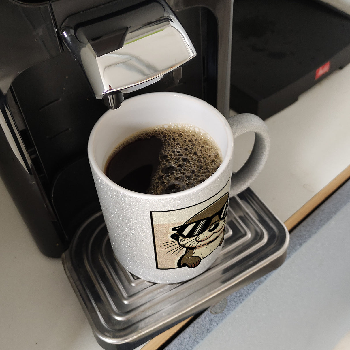 Retro Otter mit Sonnenbrille Kaffeebecher