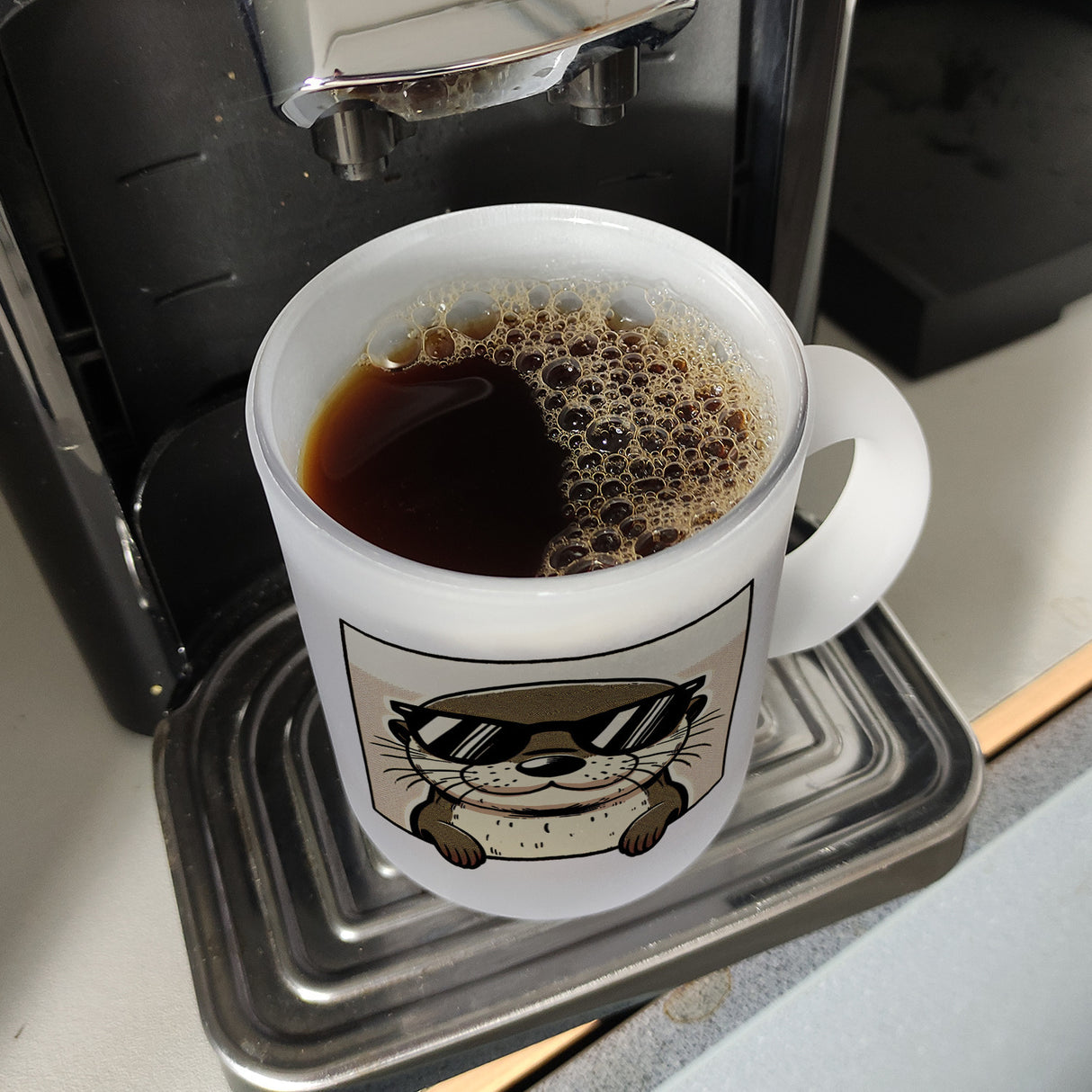 Retro Otter mit Sonnenbrille Kaffeebecher