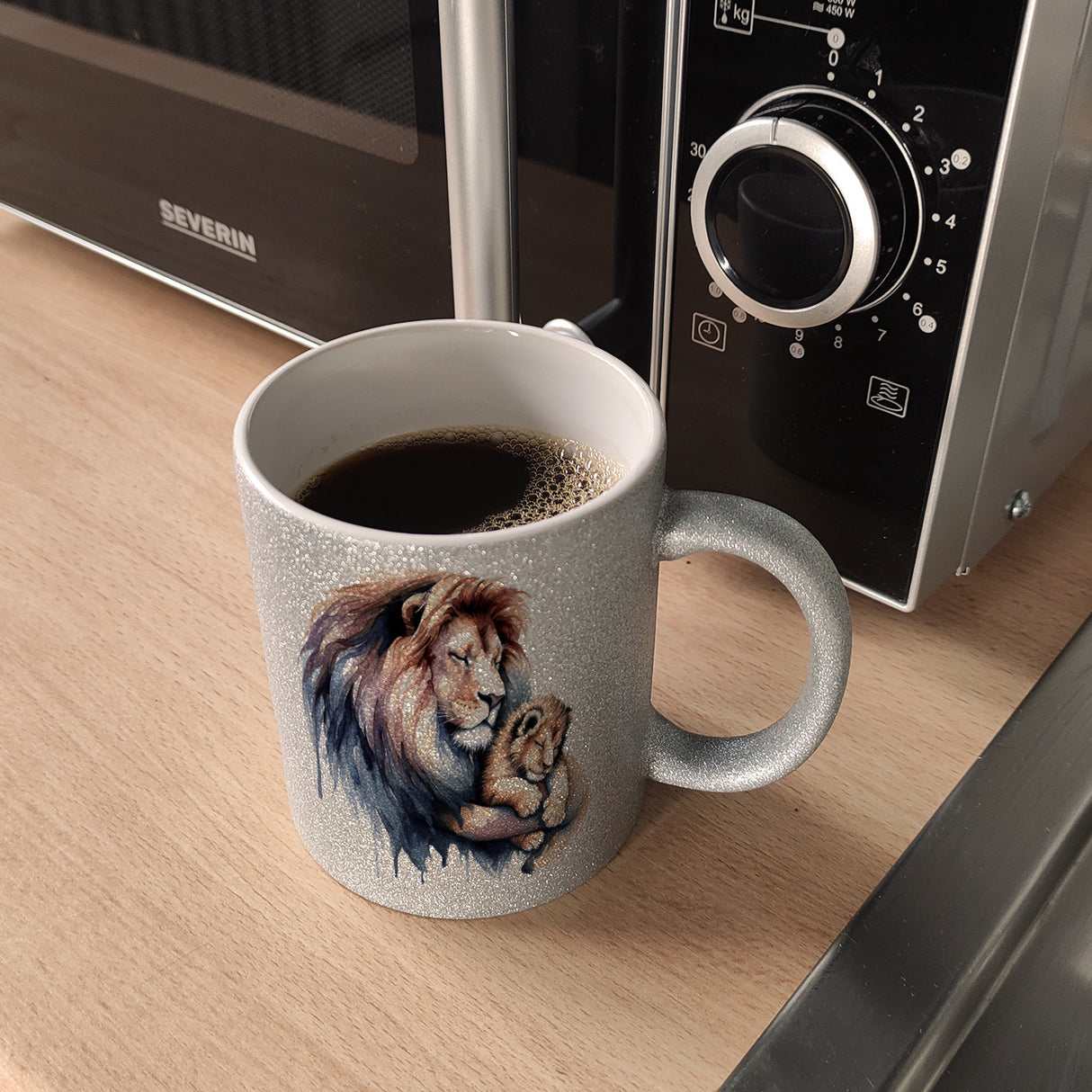 Schlafender Löwenpapa mit Löwenbaby Kaffeebecher