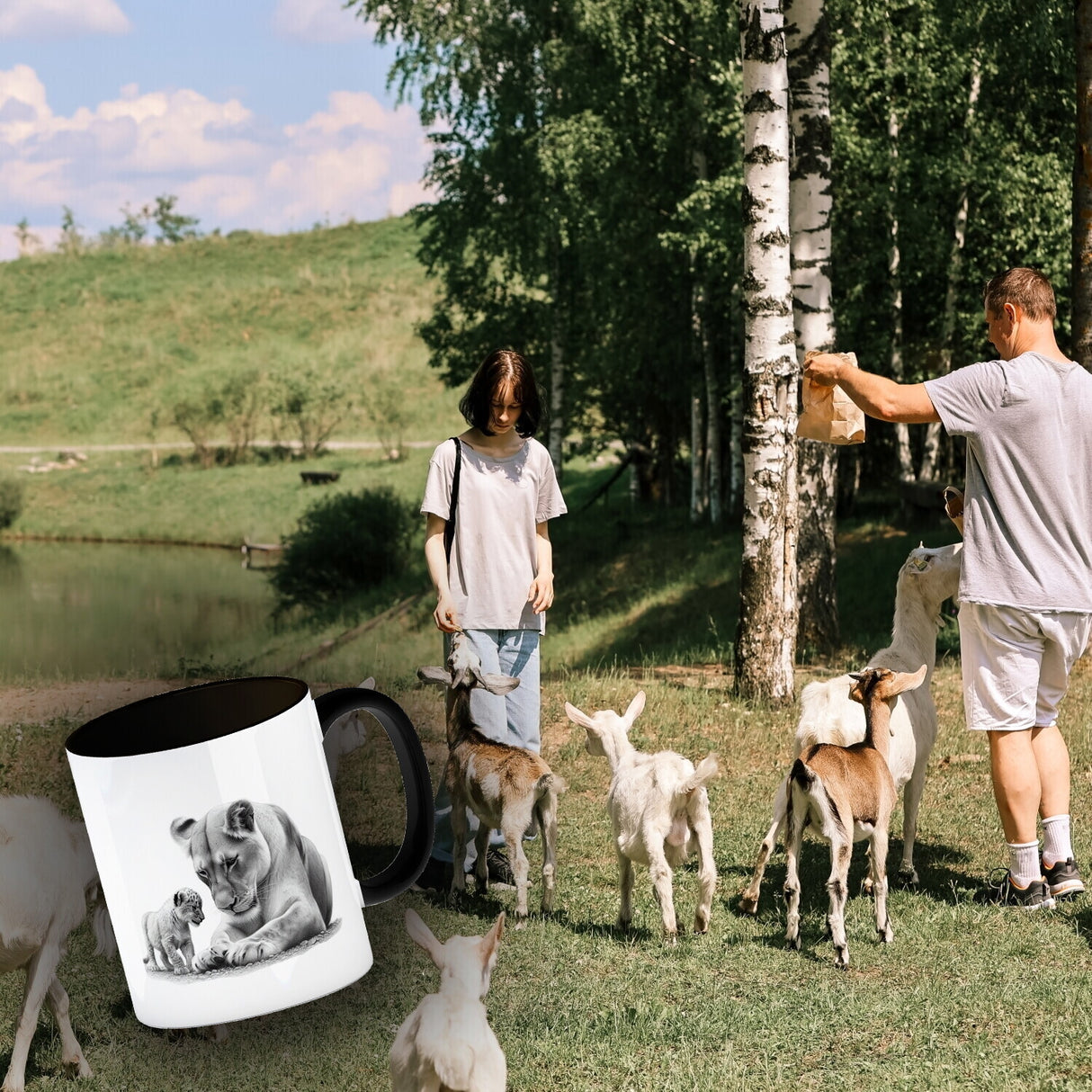Liegende Löwin mit Babylöwe Kaffeebecher