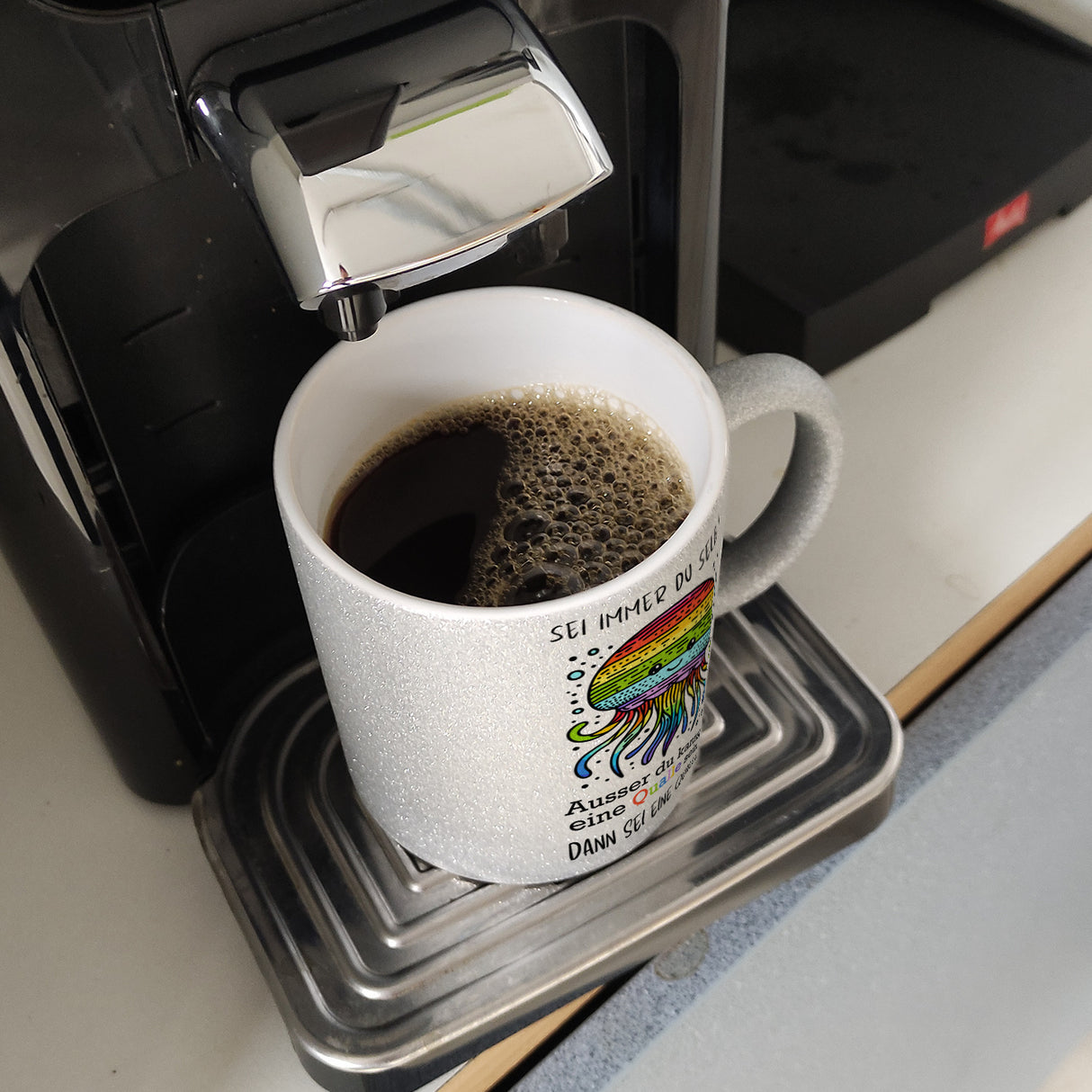 Sei immer du selbst - ausser du kannst eine Qualle sein Kaffeebecher