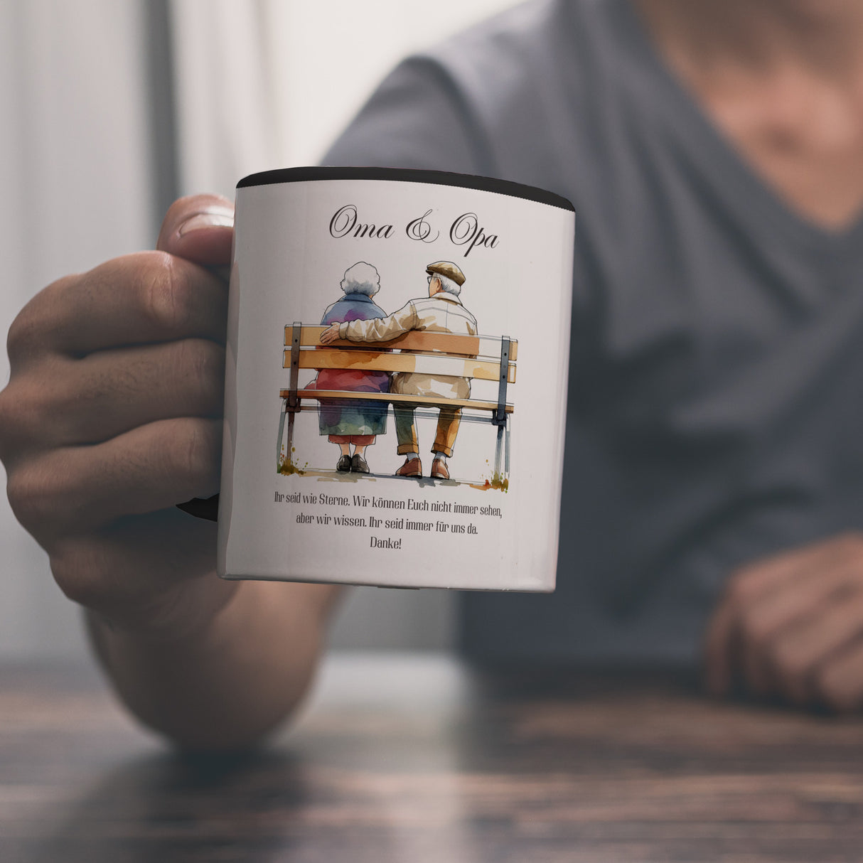 Oma und Opa auf Bank Kaffeebecher