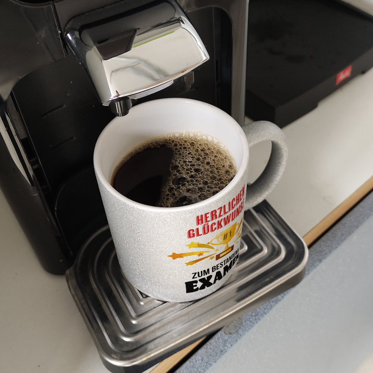 Nummer 1-Pokal Kaffeebecher mit Spruch Glückwunsch zum bestandenen Examen