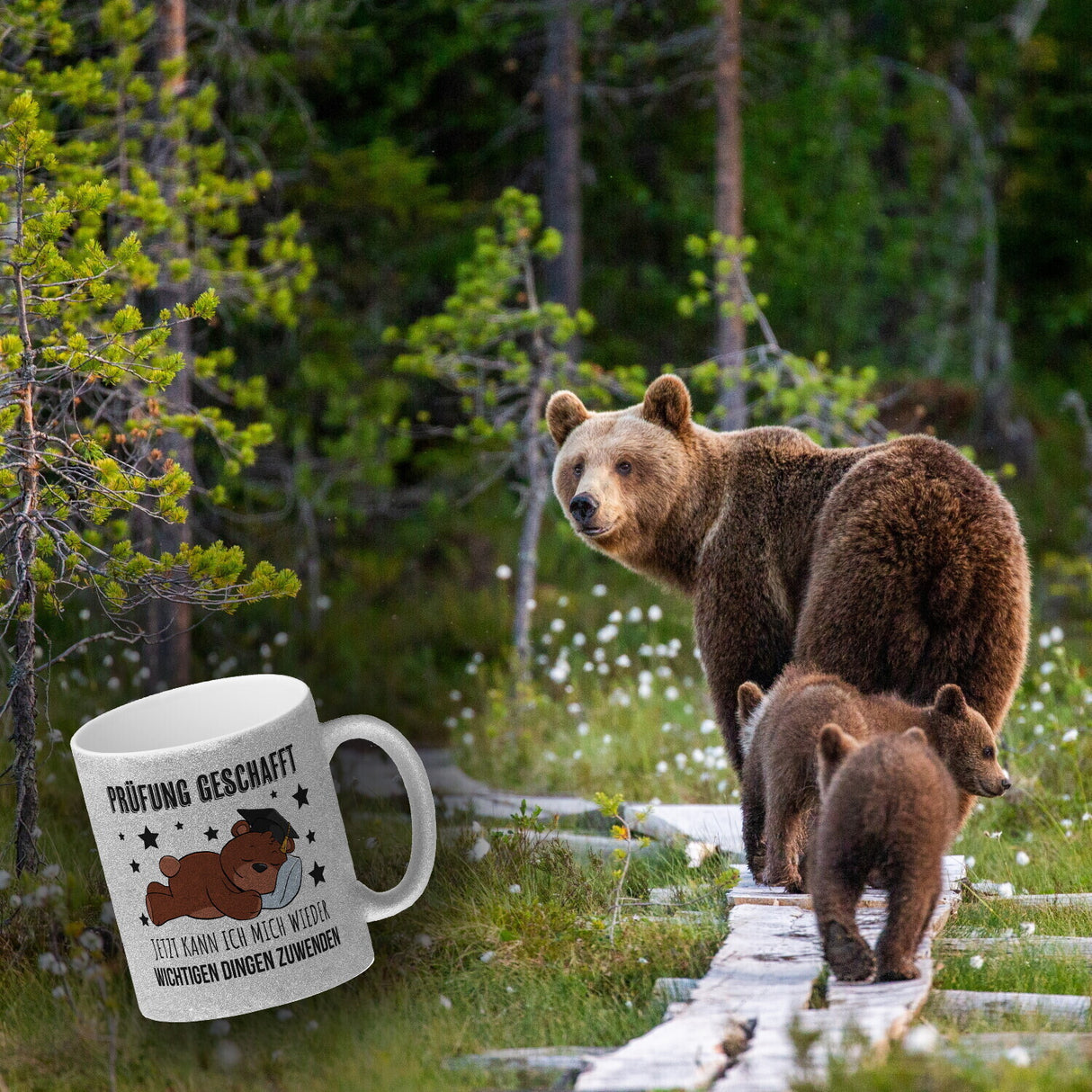 Schlafender Bär mit Doktorhut Kaffeebecher mit Spruch Prüfung bestanden