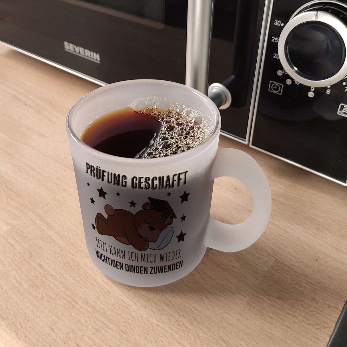 Schlafender Bär mit Doktorhut Kaffeebecher mit Spruch Prüfung bestanden