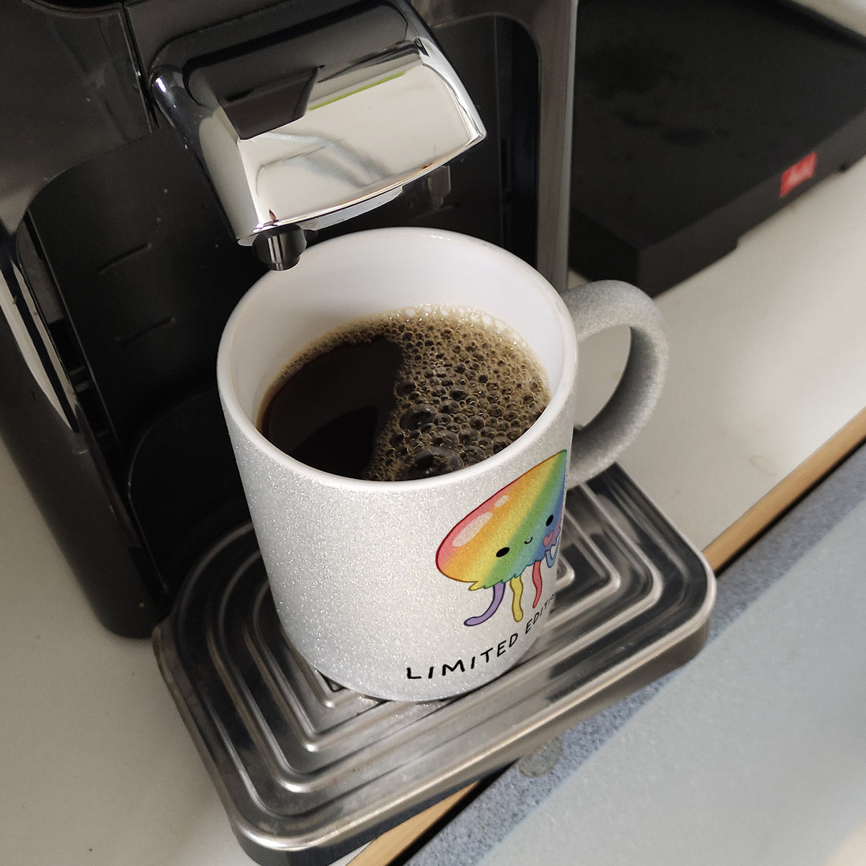Jelly & Friends Regenbogen-Qualle Kaffeebecher mit Spruch Limited Edition