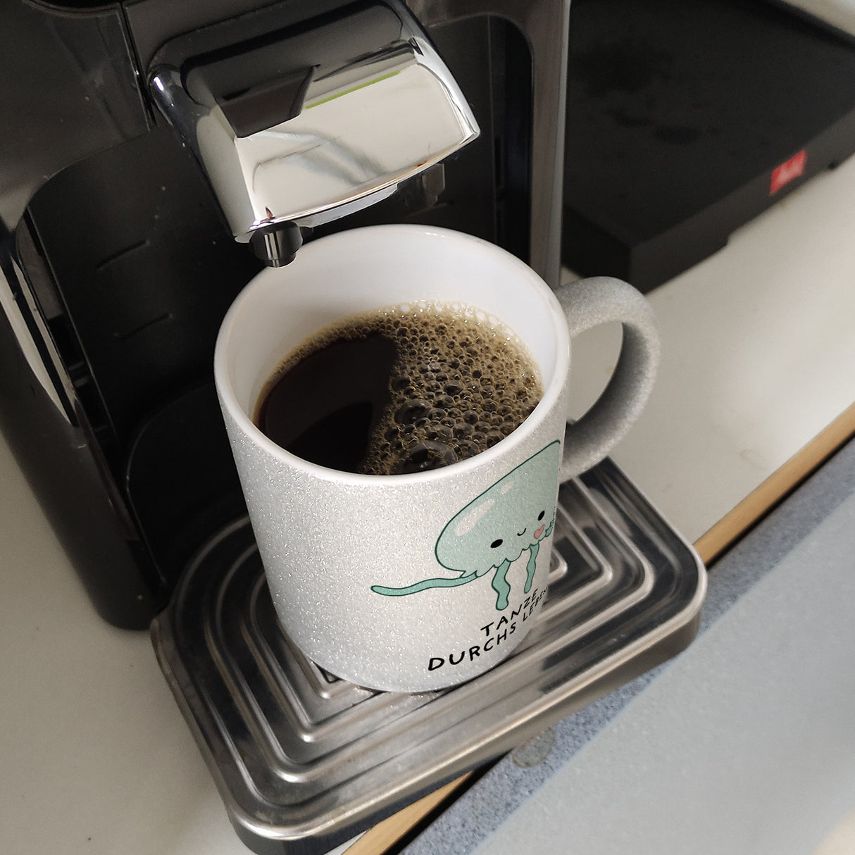 Jelly & Friends Qualle Kaffeebecher mit Spruch Tanze durchs Leben