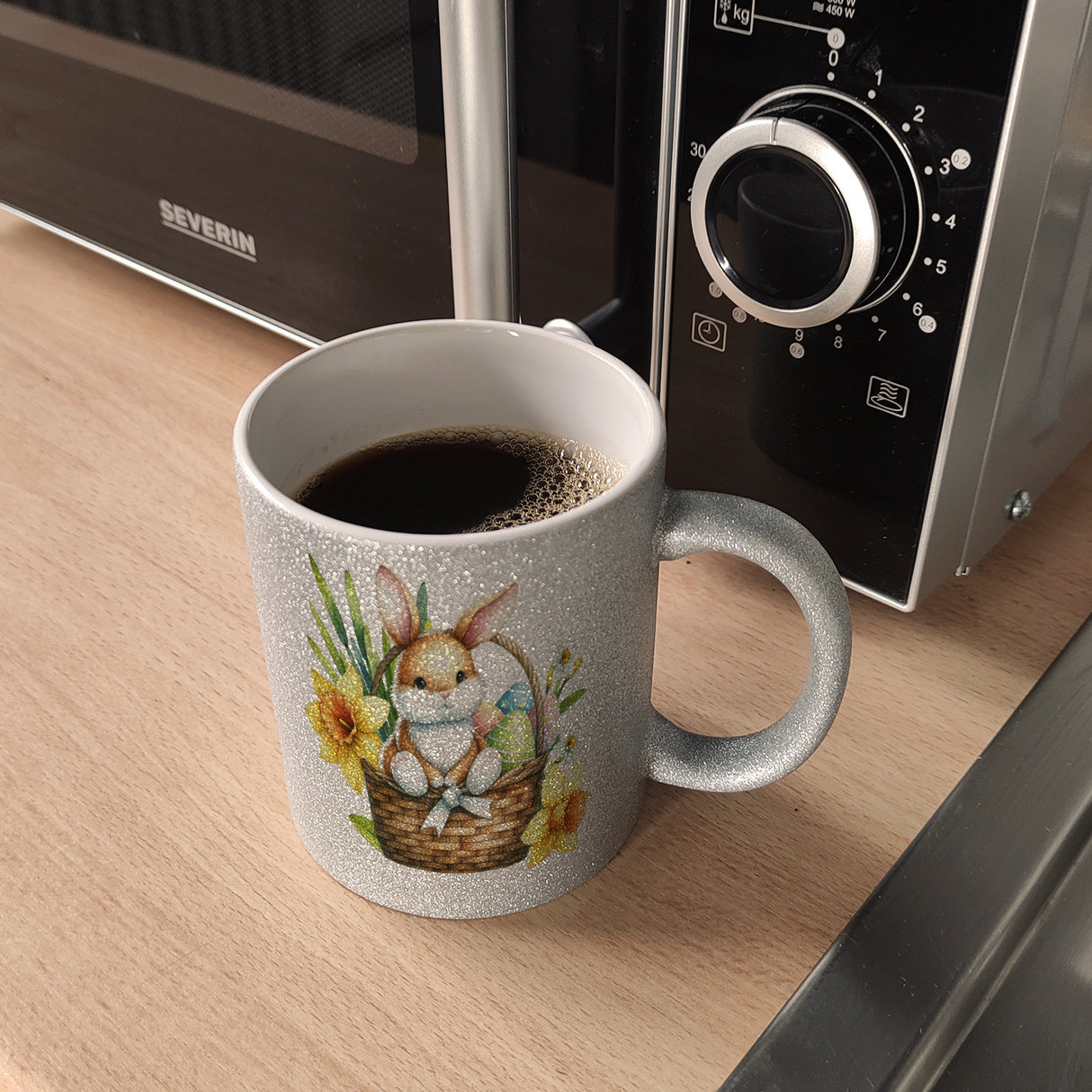 Osterhase im Osternest Kaffeebecher