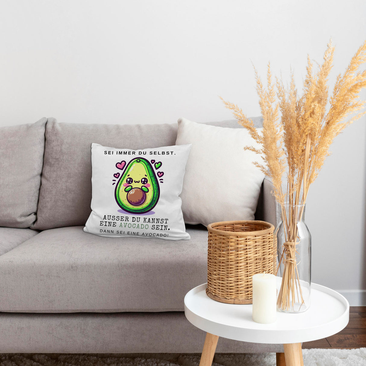 Avocado im Kawaii-Stil Kissen mit Spruch Sei du selbst oder Avocado