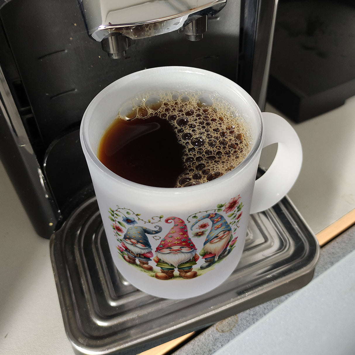 Gartenzwerge mit Blumen Kaffeebecher