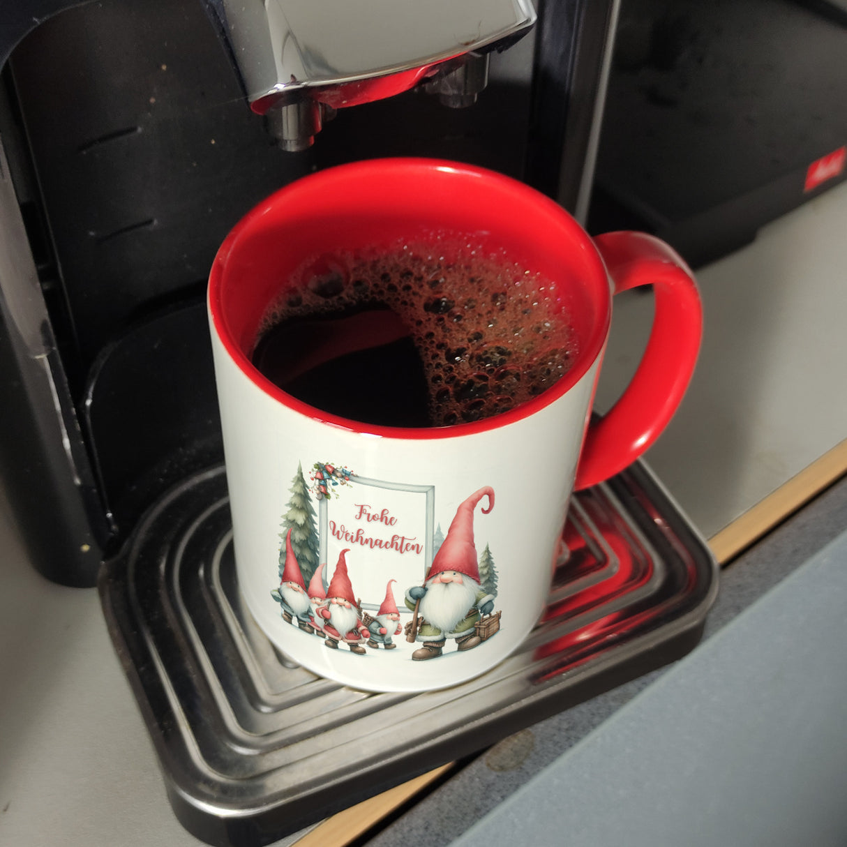 Weihnachts Kobolde Kaffeebecher mit Spruch Frohe Weihnachten