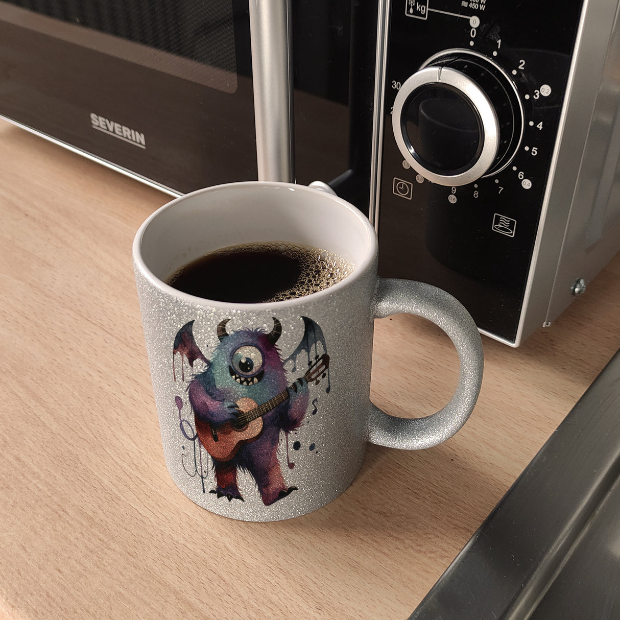 Niedliches Monster mit Gitarre Kaffeebecher