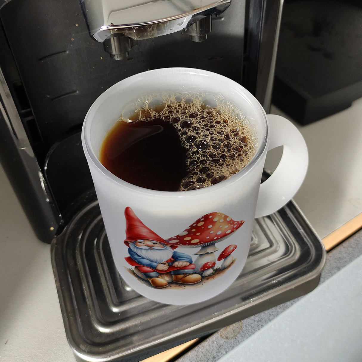 Gartenzwerg mit Fliegenpilz Kaffeebecher