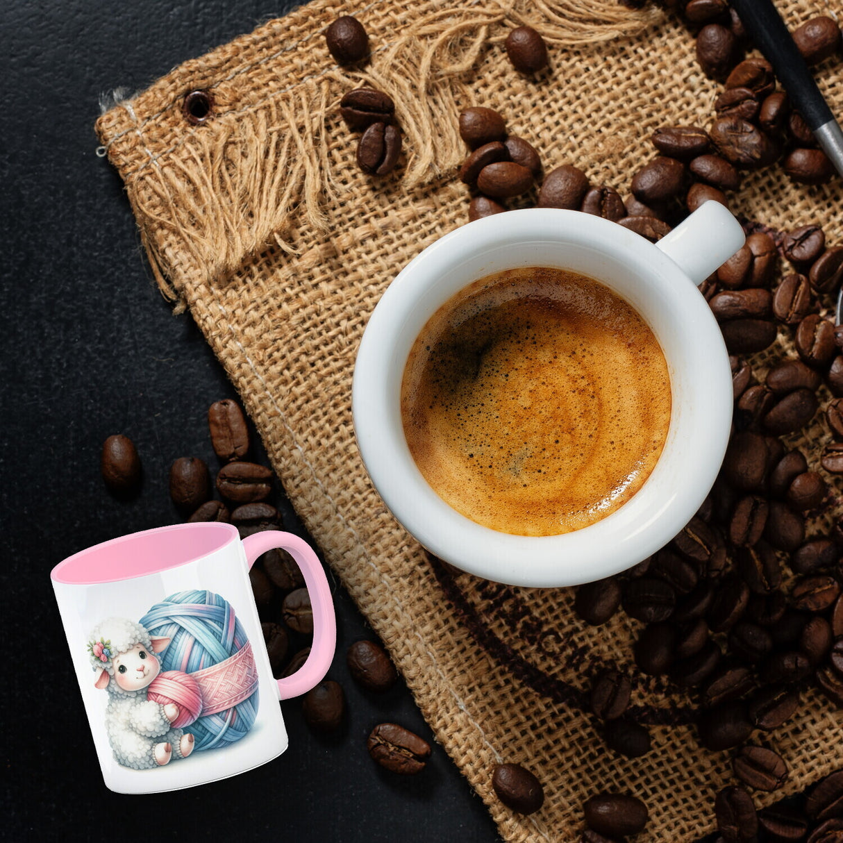 Schaf mit Wollknäuel Kaffeebecher