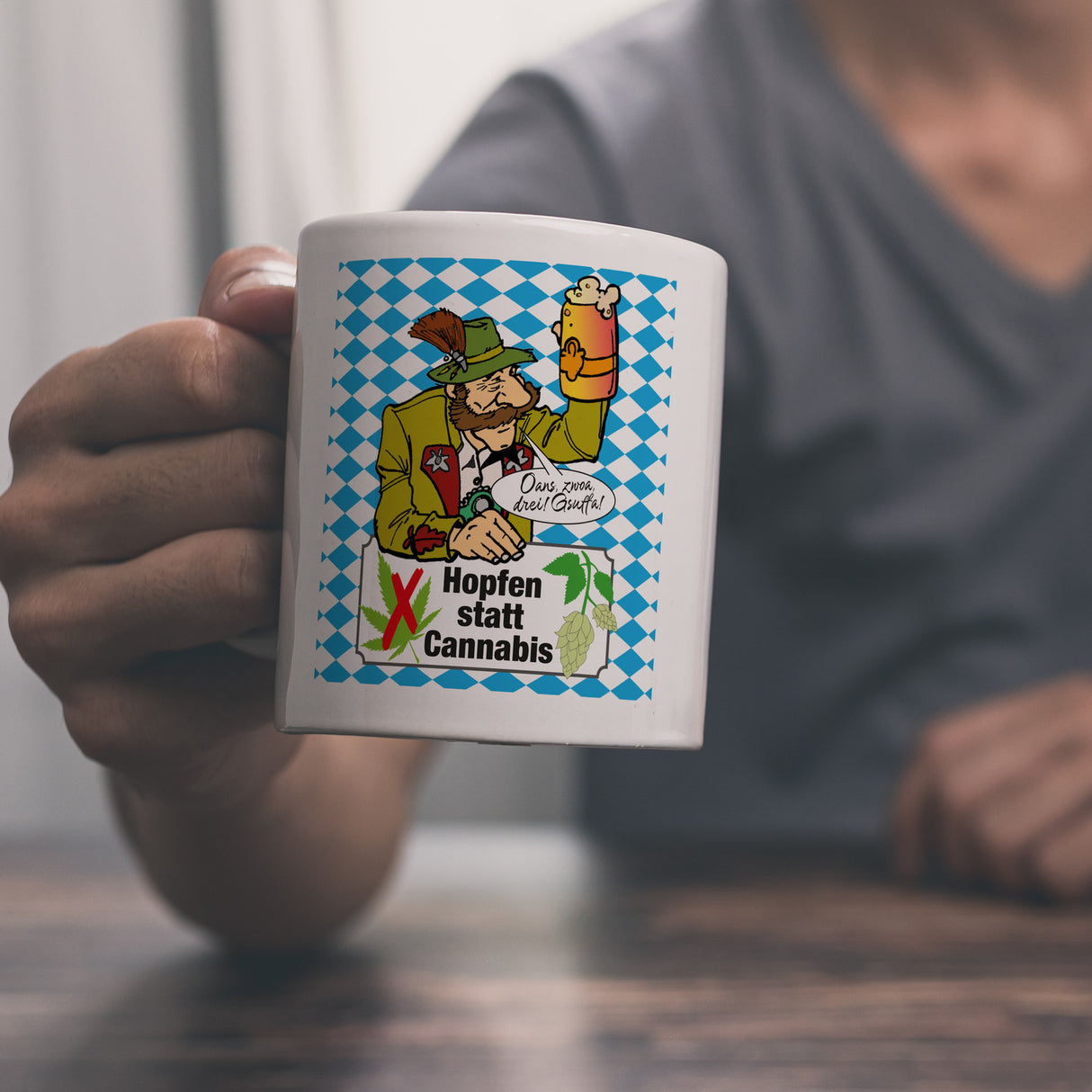Hopfen statt Cannabis Kaffeebecher mit Spruch Oans zwoa drei Gsuffa