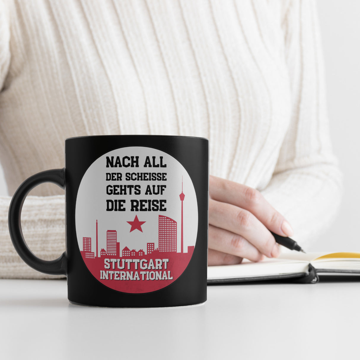 Stuttgart Europapokal Tasse in Schwarz mit Spruch Stuttgart International
