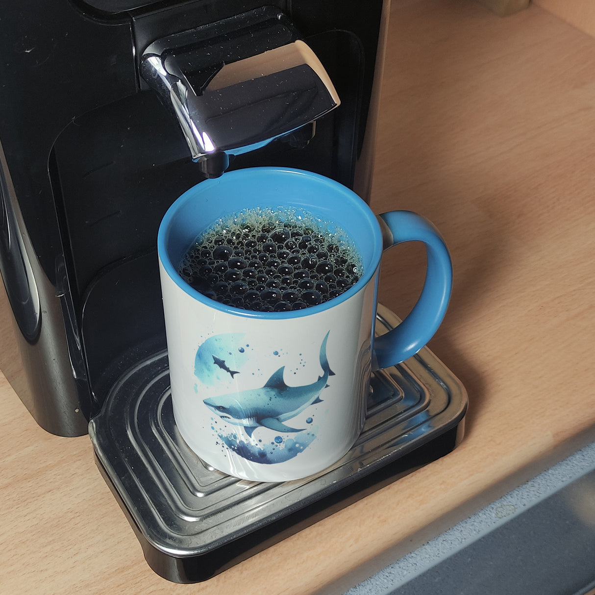 Haifisch im Wasser Kaffeebecher