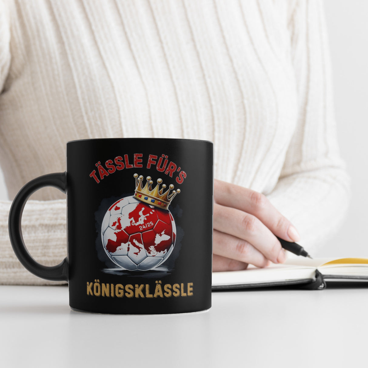 Stuttgart Europa Tasse in Schwarz mit Spruch Tässle fürs Königsklässle