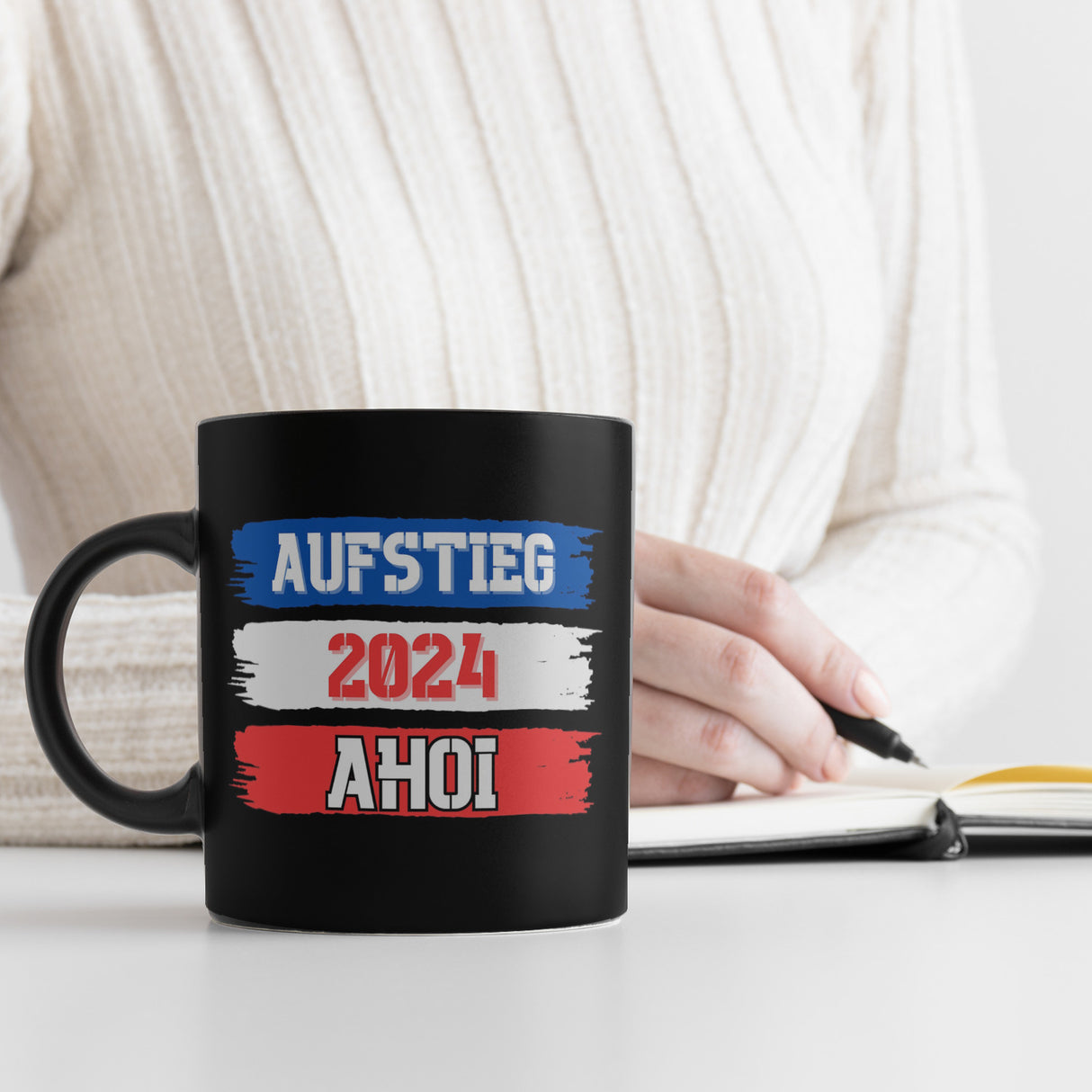 Kiel Aufstieg 2024 Tasse in Schwarz mit Spruch Ahoi