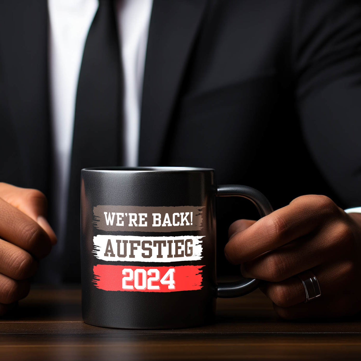 St. Pauli Aufstieg 2024 Tasse in Schwarz mit Spruch We're back