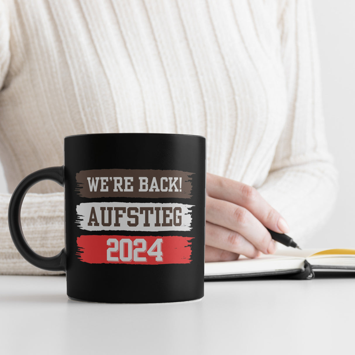 St. Pauli Aufstieg 2024 Tasse in Schwarz mit Spruch We're back