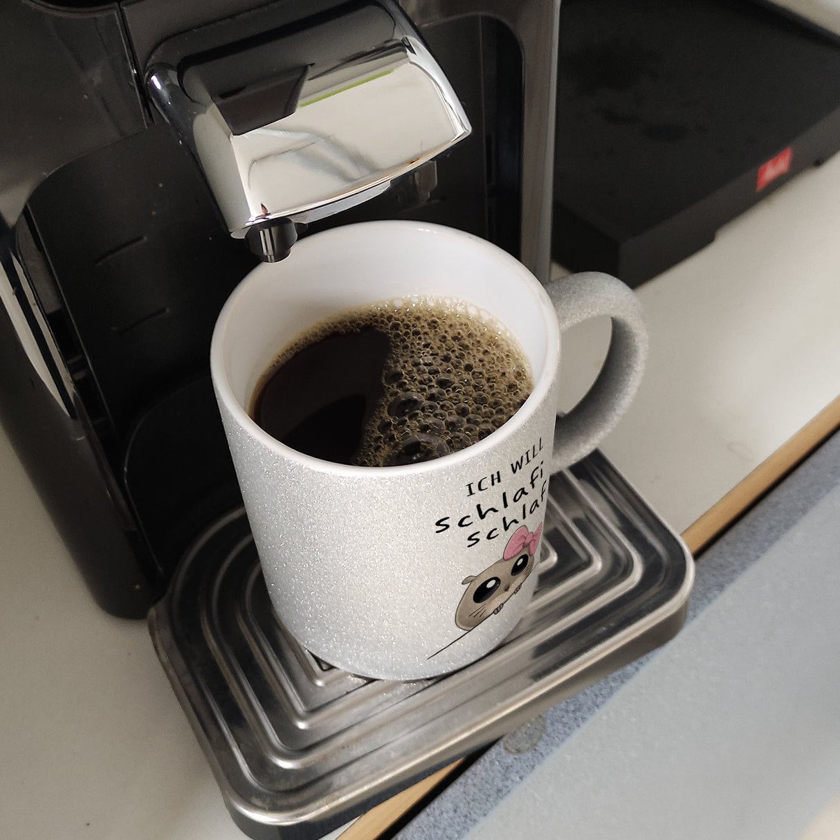 Meme Hamster Kaffeebecher mit Spruch Ich will Schlafi Schlafi