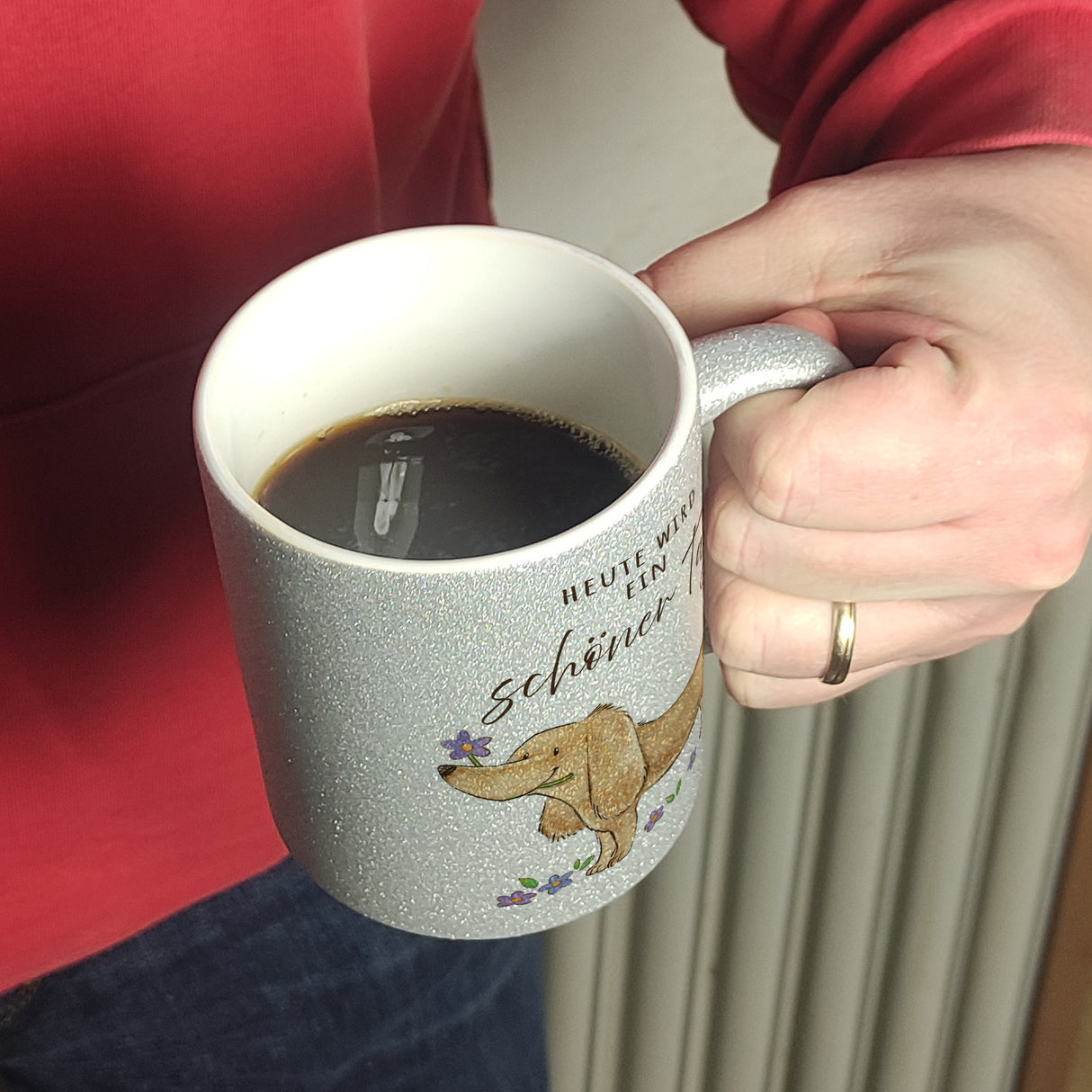 Dackel mit Blume Kaffeebecher mit Spruch Heute wird ein schöner Tag